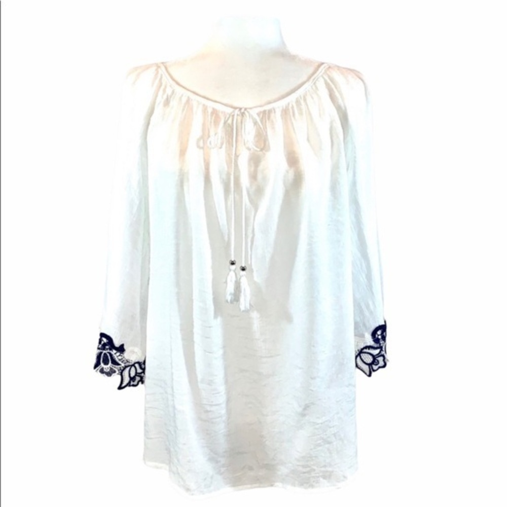 Unique Spectrum size 1X white w blue embroideredace BOHO 3/4 flare sleeve blouse